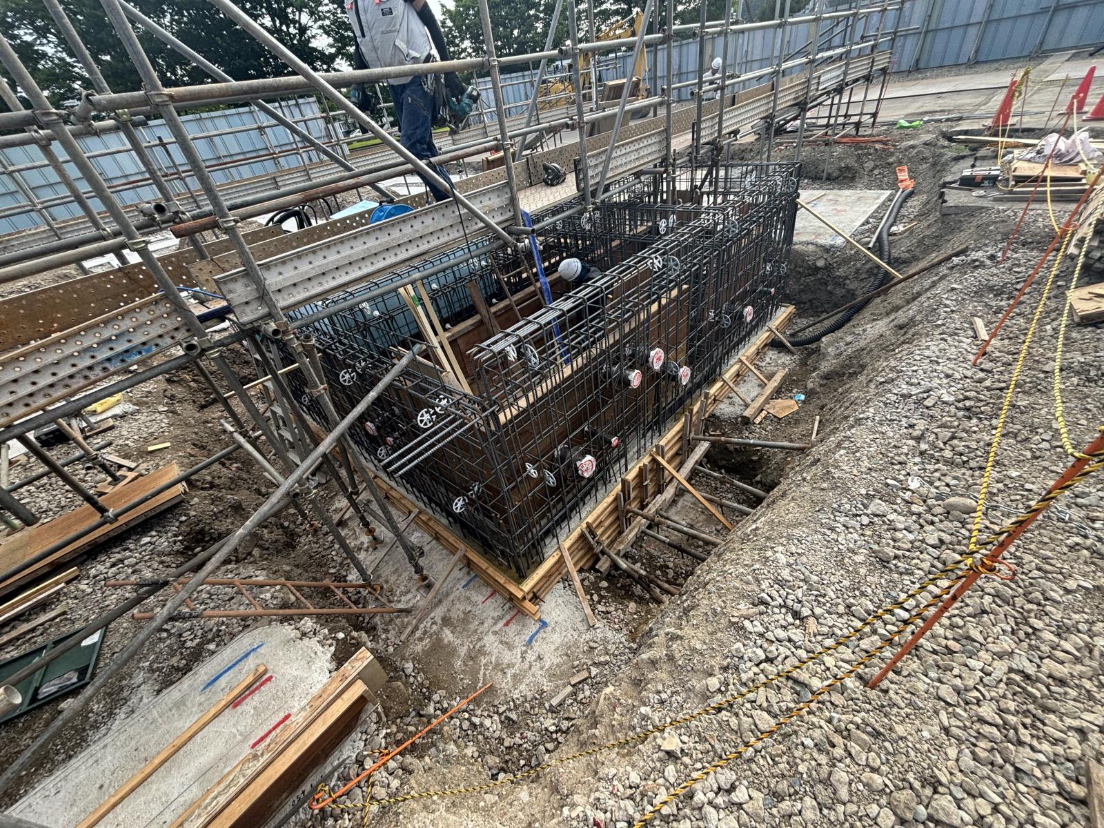 基礎ピット型枠組立2の写真