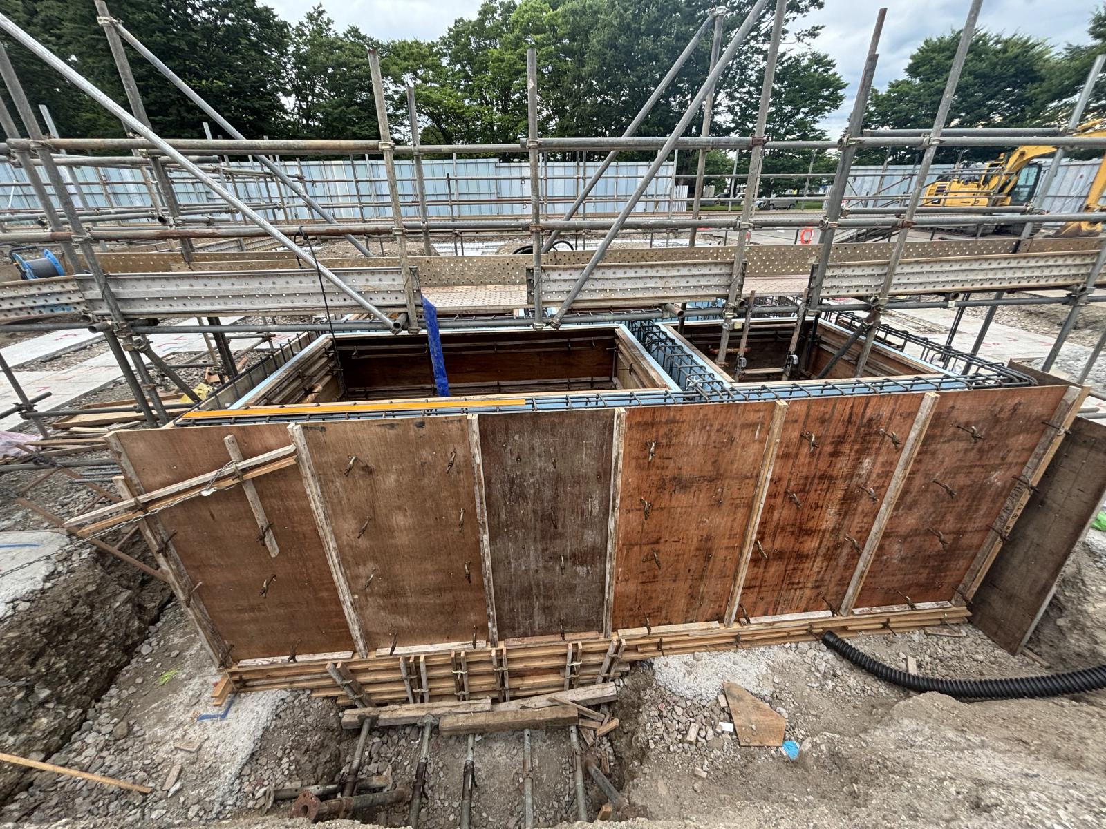 基礎ピット型枠組立4の写真