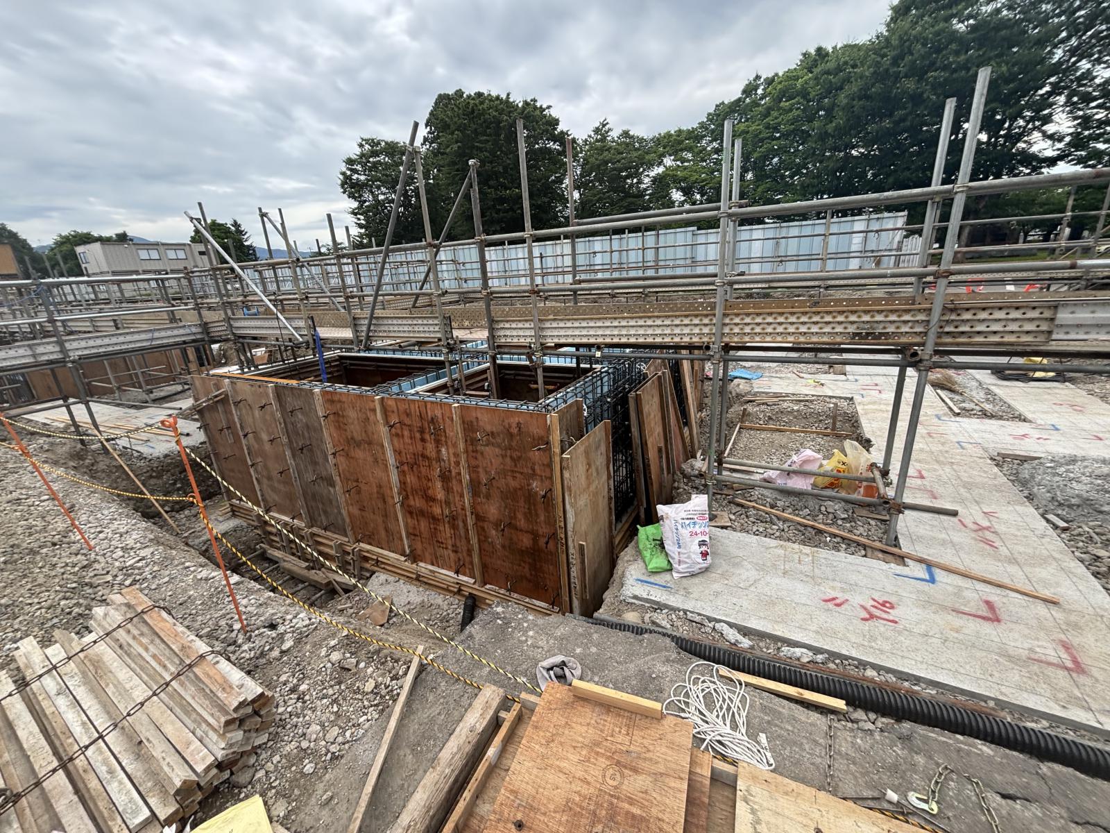 基礎ピット型枠組立5の写真
