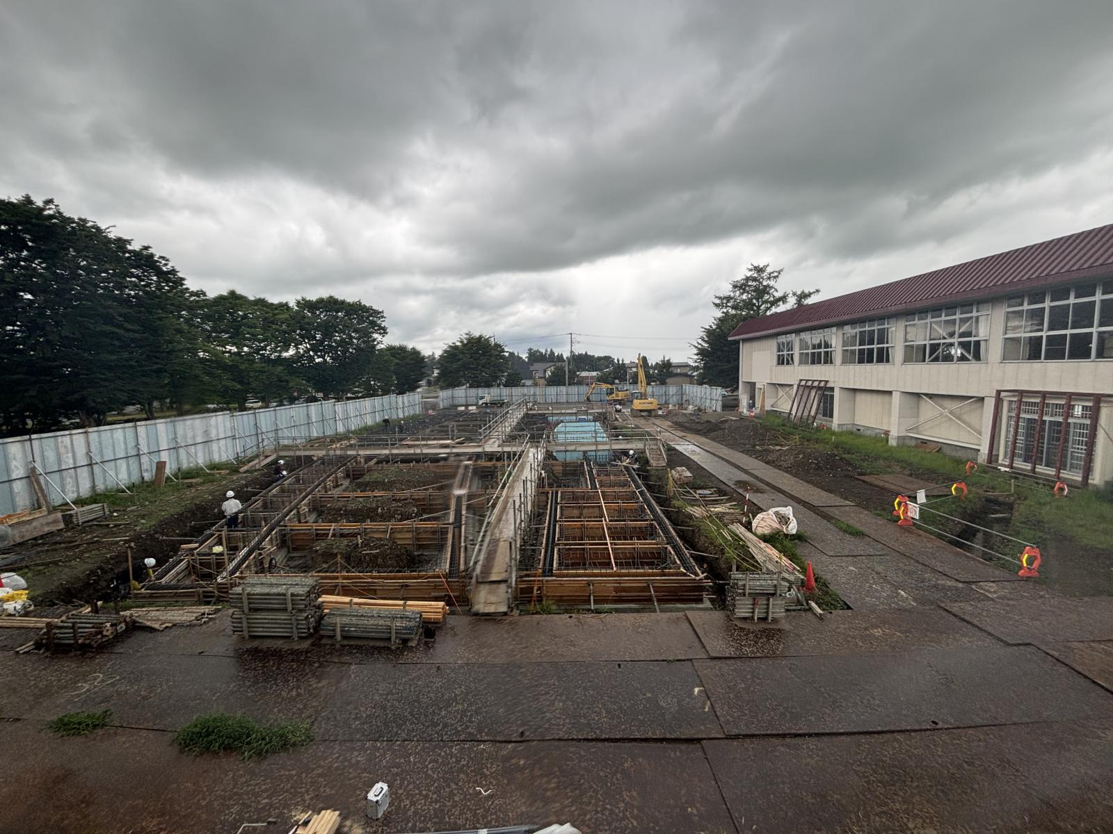 型枠工事、木工事（アンカーセット）、配筋検査の写真