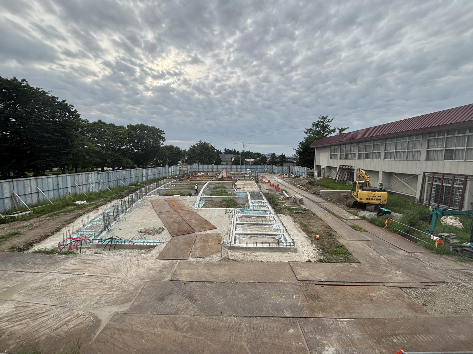 仮設工事、型枠工事、鉄筋工事の写真