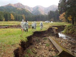 小杉崎川の災害復旧状況について視察の様子1