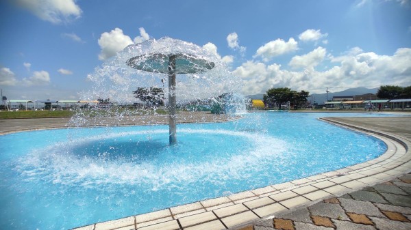 人工滝マッシュルーム噴水の様子