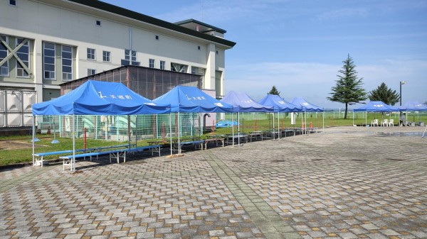 屋根つきの休憩所の様子