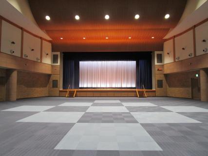 公民館ホール（移動観覧席不使用時）
